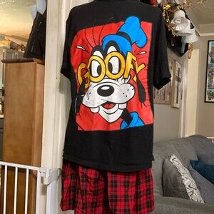 Vintage Mickey & Co. goofy T-shirt tagged one size fits all ( like a L to me )